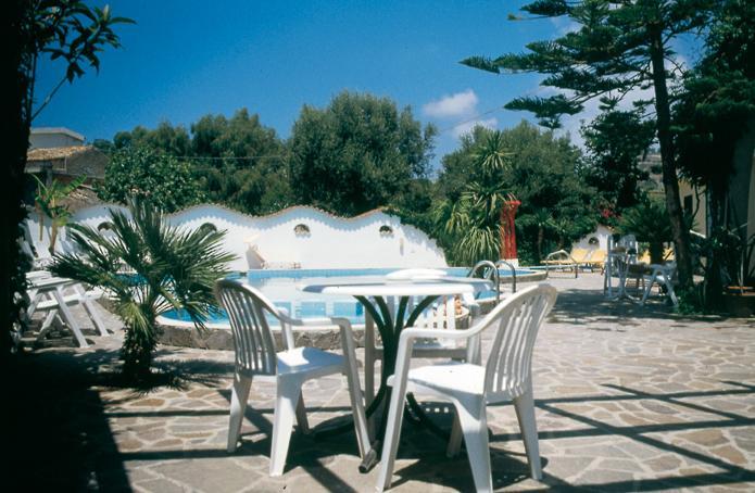 Hotel Punta Faro Capo Vaticano Exterior photo